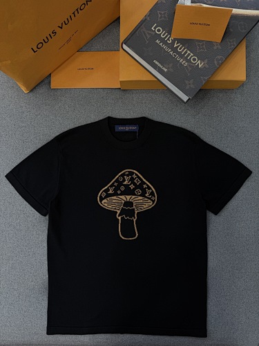 Tee from Scarlettluxury