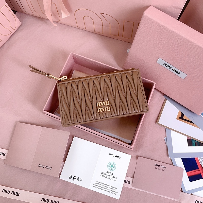 Card holder from Scarlettluxury