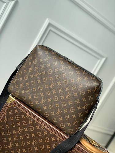 Louis Vuitton crossbody bag