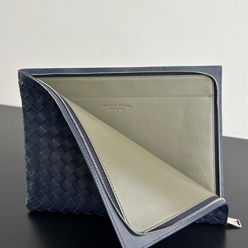 Bottega Veneta clutch
