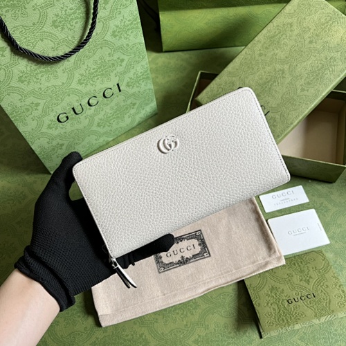 Card holder from Scarlettluxury