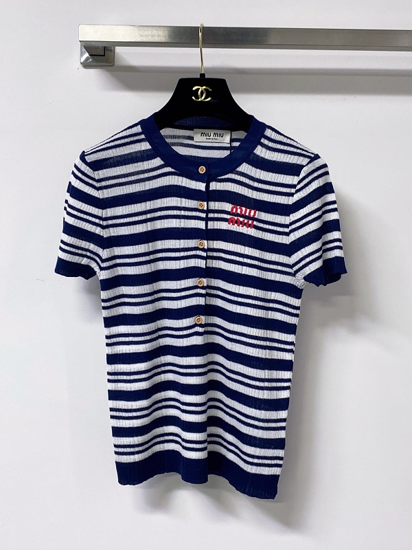 Tee from Scarlettluxury