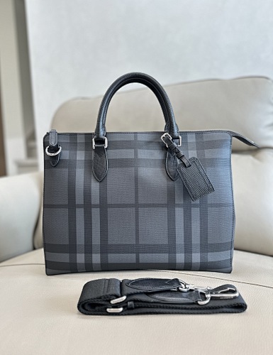 Travel bag from Scarlettluxury