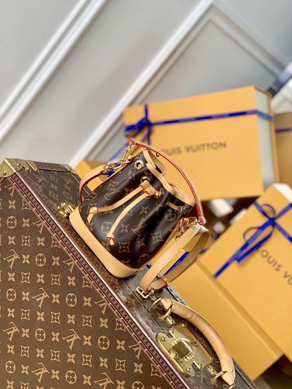 Louis Vuitton card holder