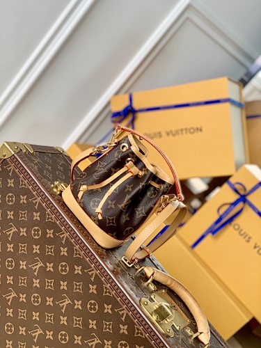 Louis Vuitton card holder