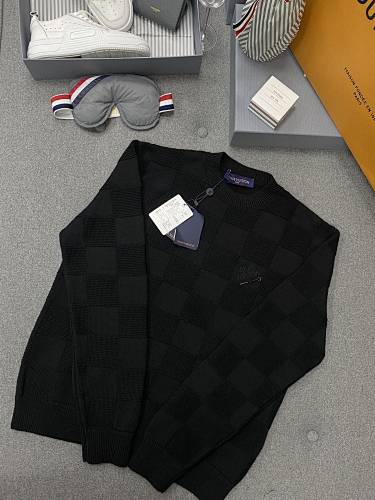 Sweater from Scarlettluxury