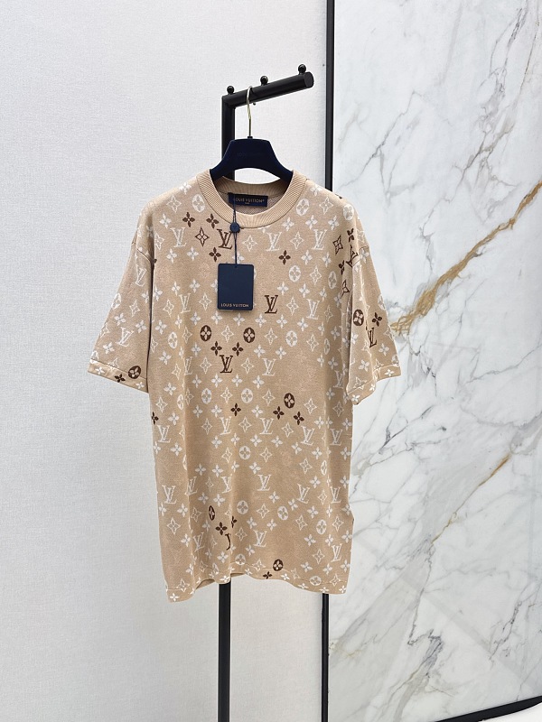Tee from Scarlettluxury