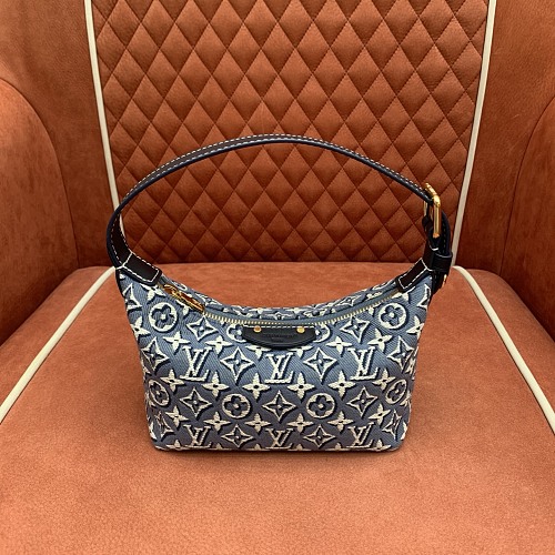 Card holder from Scarlettluxury