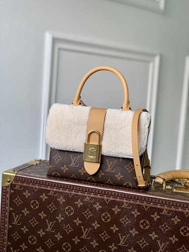 Louis Vuitton crossbody bag