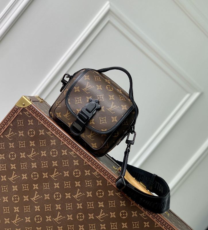 Louis Vuitton messenger bag