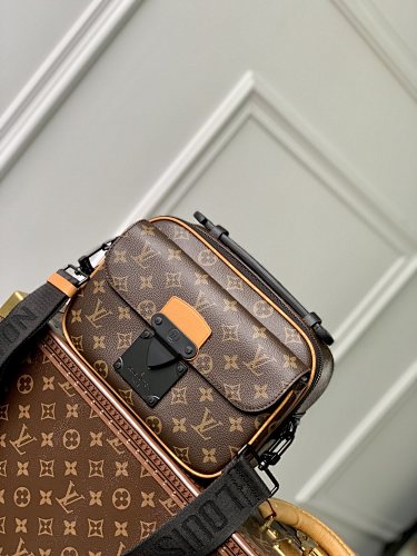 Louis Vuitton messenger bag