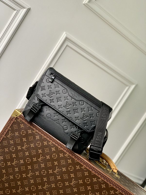Louis Vuitton messenger bag
