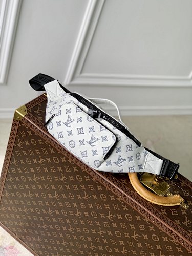 Louis Vuitton crossbody bag