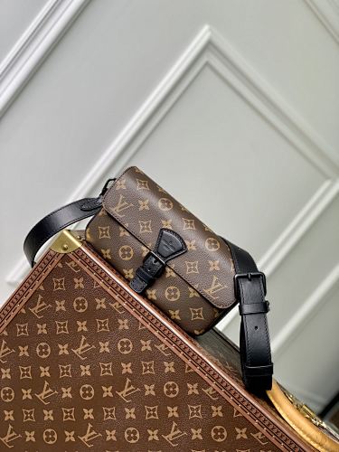 Louis Vuitton crossbody bag