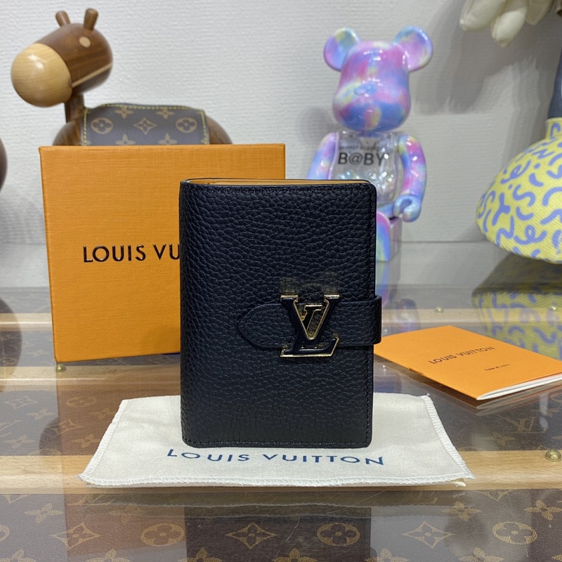 Vertical Taurillon Capucines Initials