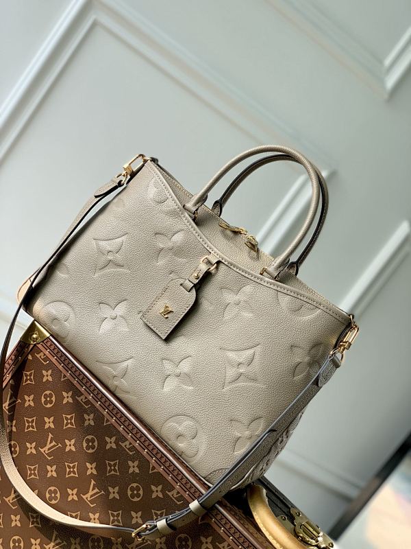 Louis Vuitton crossbody bag