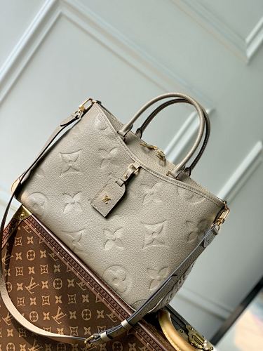 Louis Vuitton crossbody bag