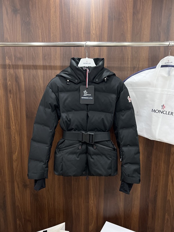 Moncler hat