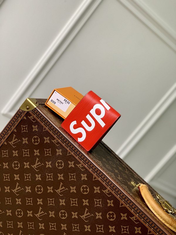 Supreme wallet