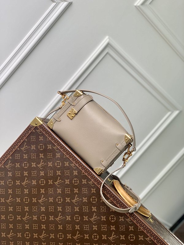 Louis Vuitton crossbody bag