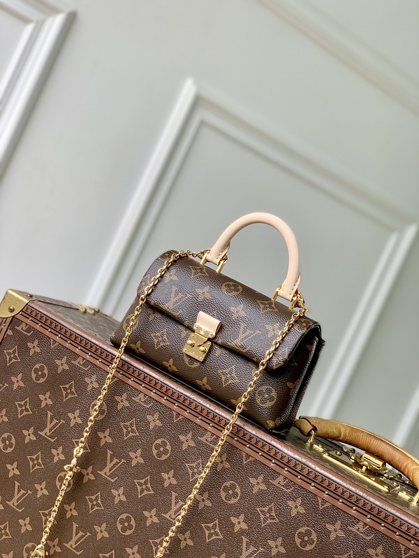 Louis Vuitton crossbody bag