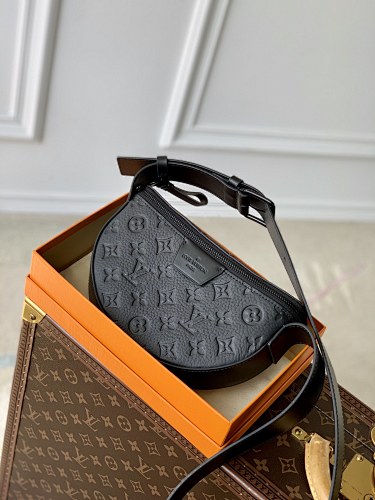 Louis Vuitton crossbody bag