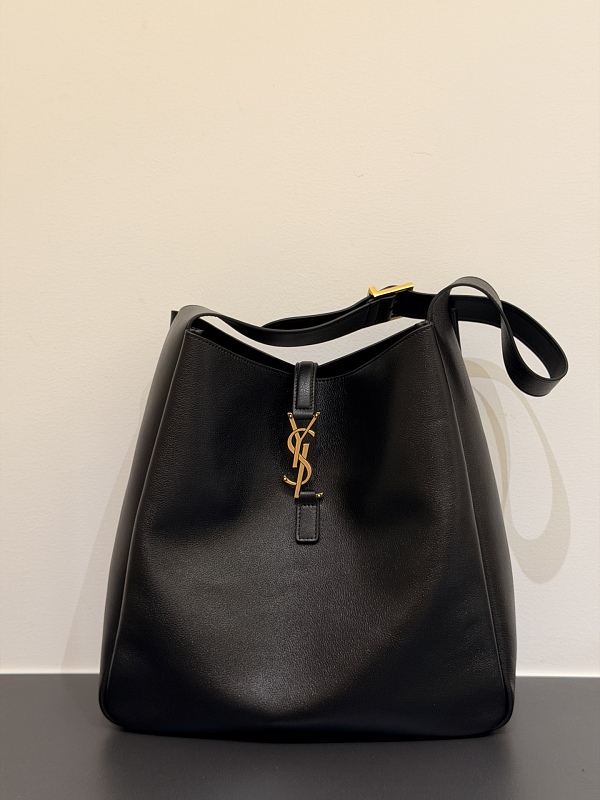 Shoulder bag from Scarlettluxury