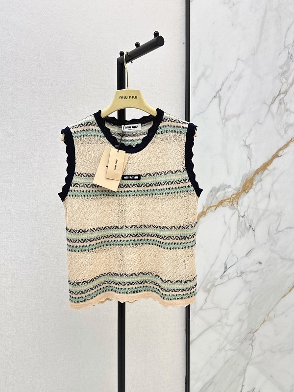 Sweater from Scarlettluxury