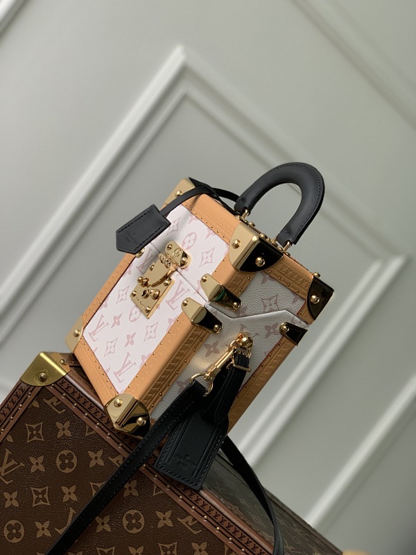 Louis Vuitton crossbody bag