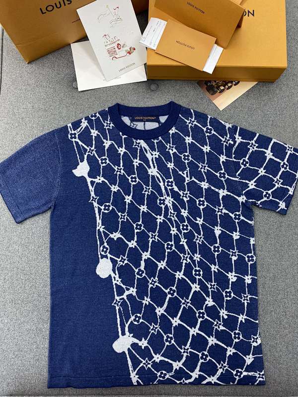 Sweater from Scarlettluxury