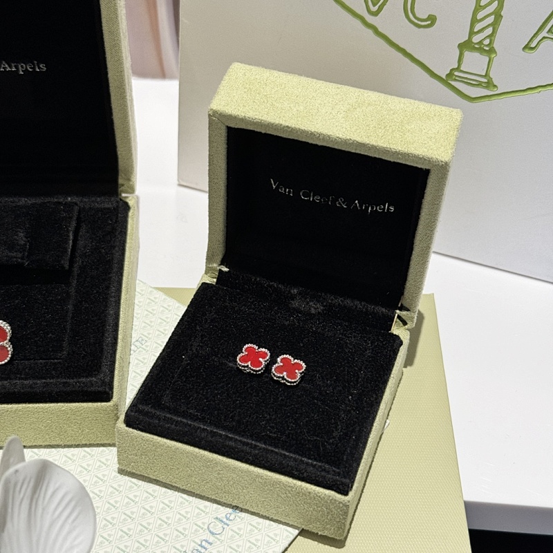 Earrings from Scarlettluxury