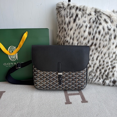 Messenger bag from Scarlettluxury