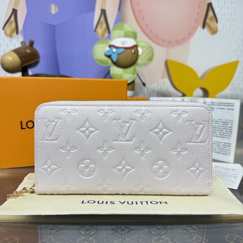 Wallet from Scarlettluxury