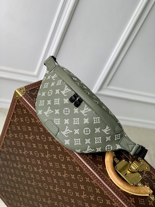 Louis Vuitton crossbody bag