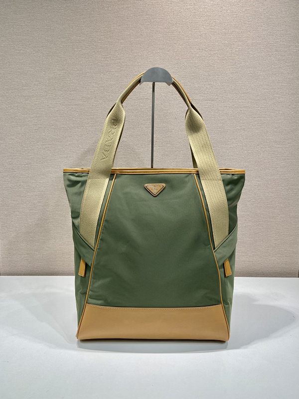 Re-Nylon 31.5x 42x 17cm