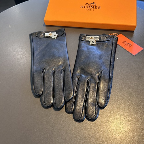 Gloves from Scarlettluxury