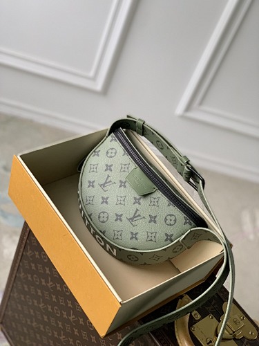 Louis Vuitton crossbody bag