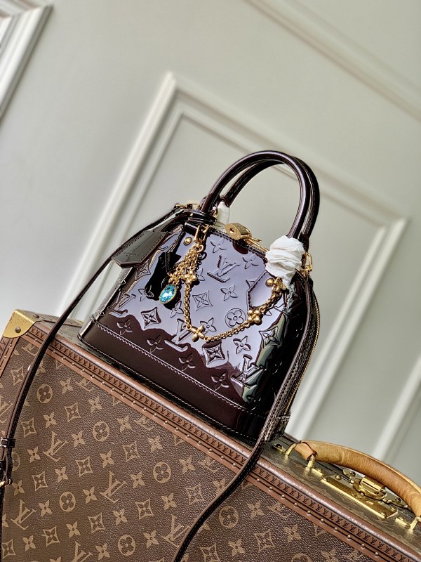 Louis Vuitton crossbody bag
