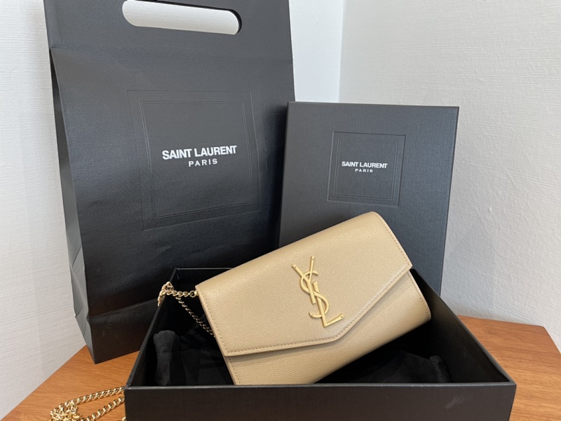 Card holder from Scarlettluxury