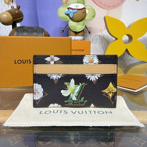 Card holder from Scarlettluxury