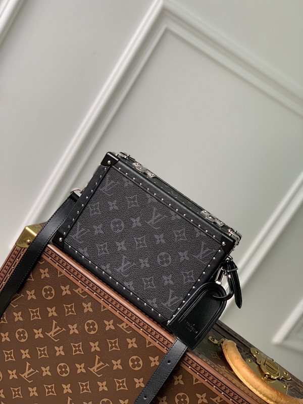 Louis Vuitton crossbody bag