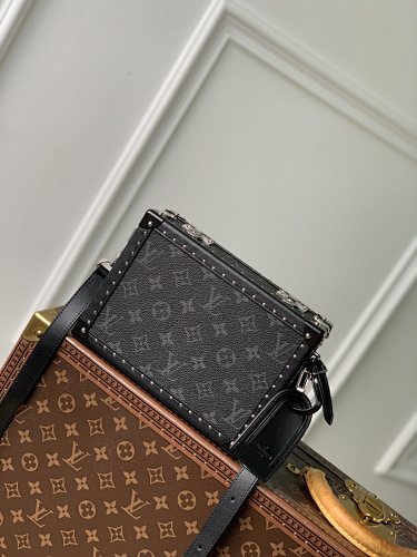 Louis Vuitton crossbody bag