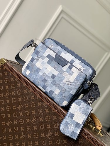 Messenger bag from Scarlettluxury