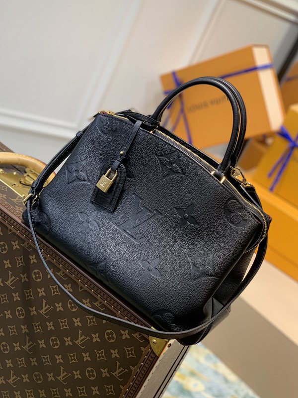 Louis Vuitton crossbody bag