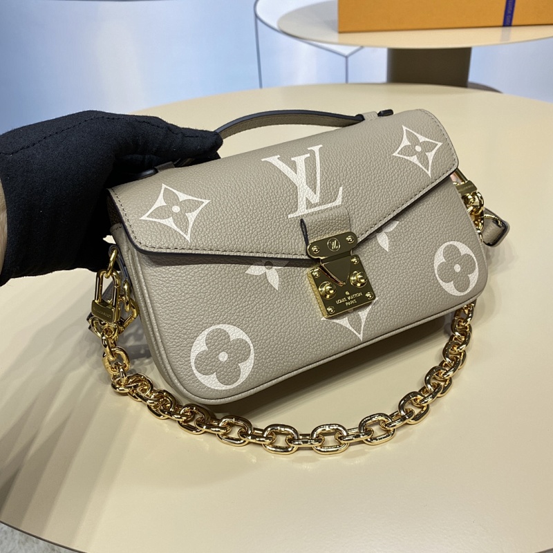 Messenger bag from Scarlettluxury