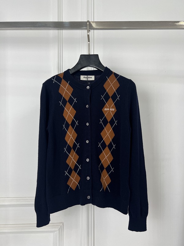 Sweater from Scarlettluxury