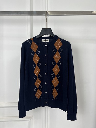 Sweater from Scarlettluxury