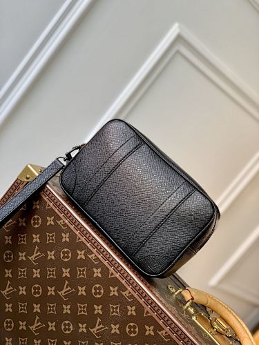 Louis Vuitton Pochette Kasai Kasa Damier