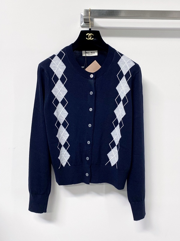 Sweater from Scarlettluxury