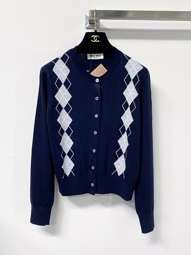 Sweater from Scarlettluxury